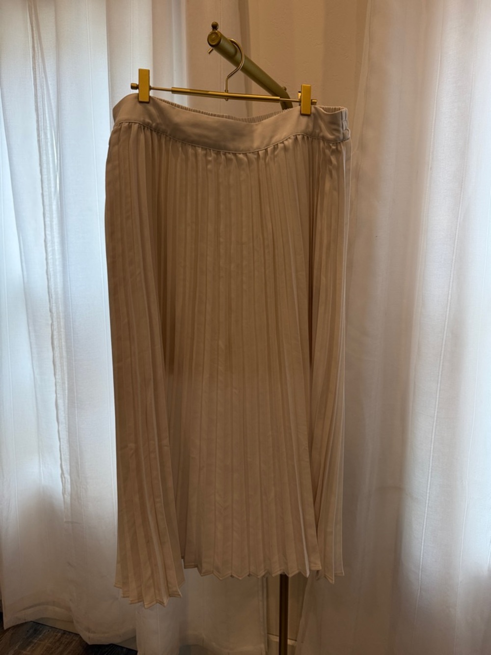 Simply Vera Vera Wang Pleated Midi Skirt in Light Beige